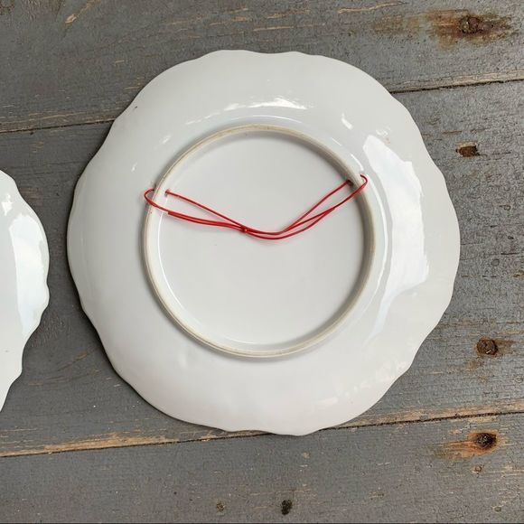 EUC Vintage 2 Religious Wall Plates - Picture 15 of 16